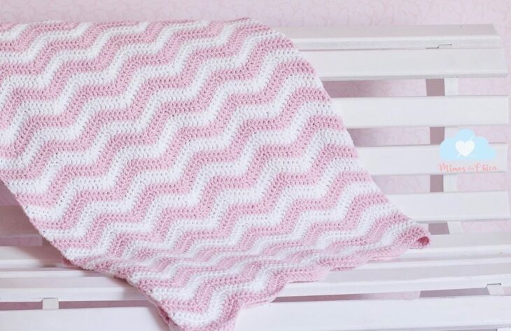 White and pink blanket crochet for babies over the seat