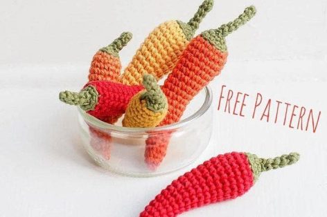 Free pattern of  beautiful chili peppers for decoration